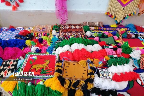 نمایشگاه دست ساخته های دانش‌آموزان کامفیروز