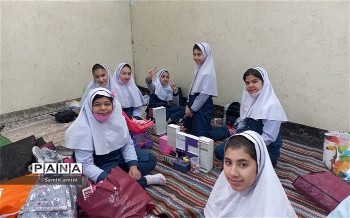 جشن روز بدون کیف در دبستان کوثر رودهن برگزار شد/فیلم