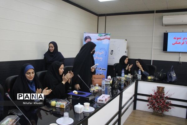 تقدیر از معلمان و مدیران نمونه آموزش و پرورش استثنایی استان بوشهر