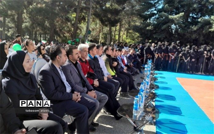 شور و نشاط اجتماعی در همایش پیاده‌روی کرمانشاه