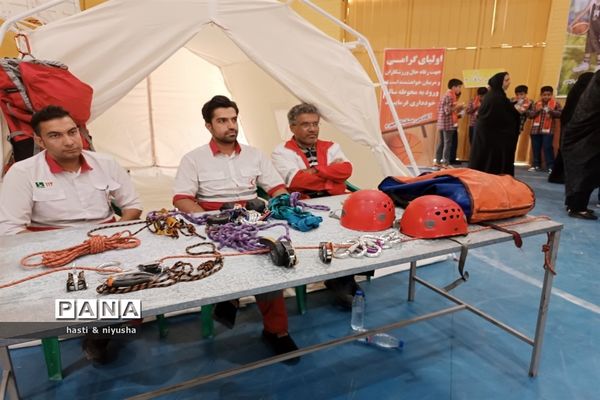 مانور تشکیلاتی سازمان دانش‌آموزی جهرم و اختتامیه المپیاد رویش