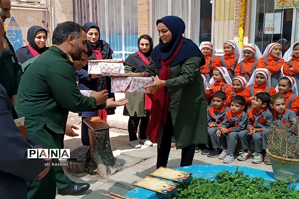 بزرگداشت مقام معلم در پیش دبستانی نیلوفرانه خاتم