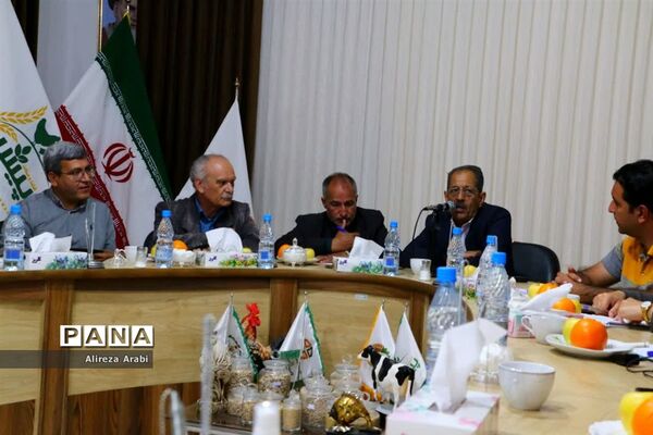 بازدید خبرنگاران از مجموعه مرغ صالحی کاشمر