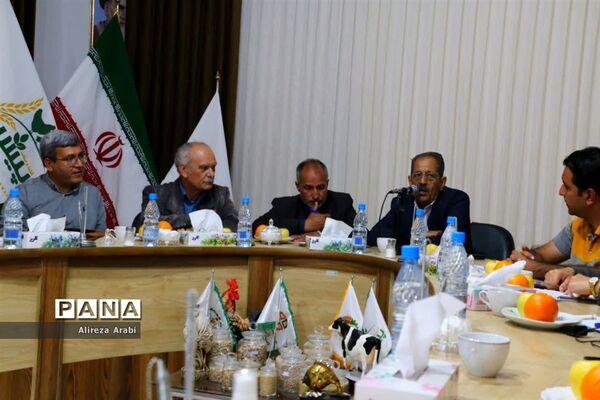 بازدید خبرنگاران از مجموعه مرغ صالحی کاشمر