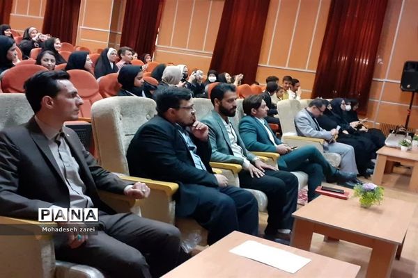 تقدیر از دانش‌‌آموزان برتر شهرستان قرچک در جشنواره نوجوان سالم