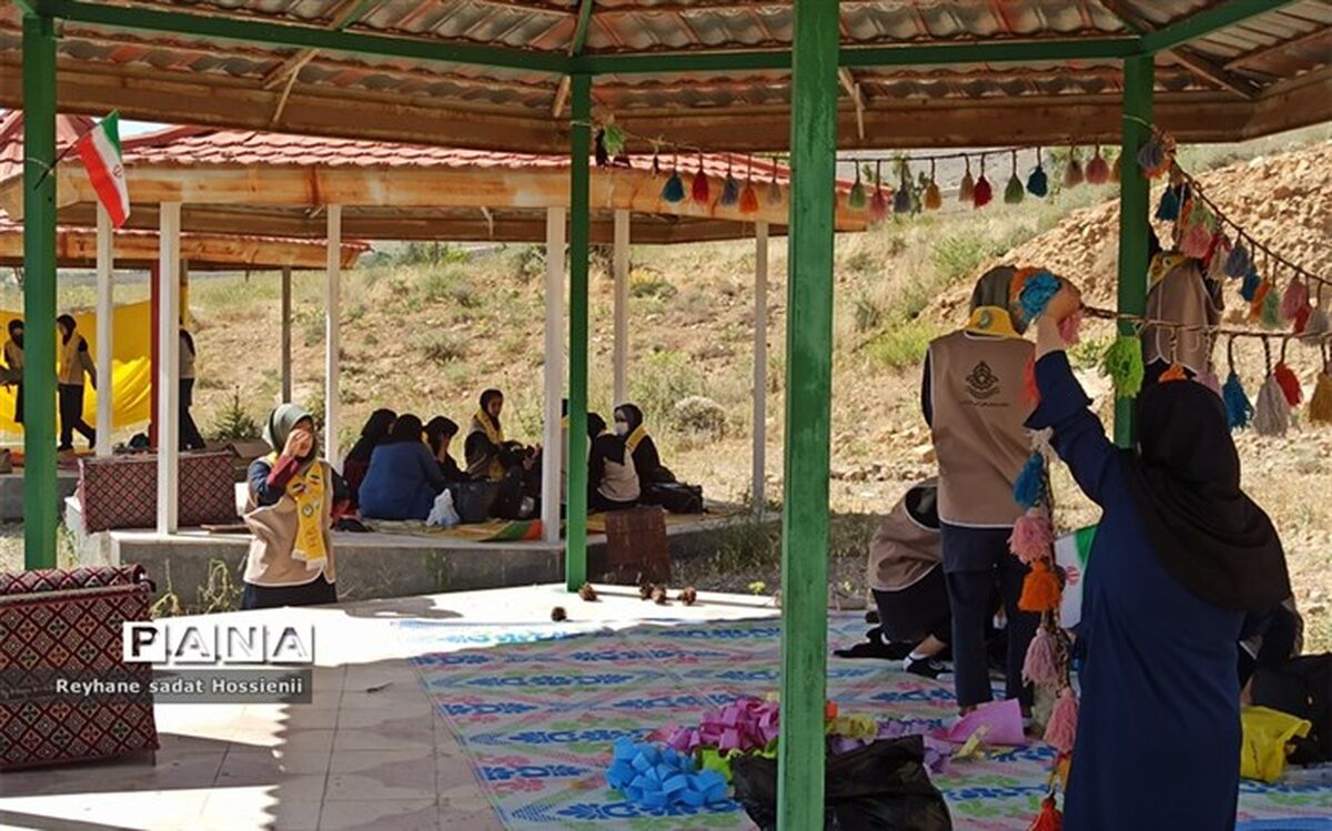 برگزاری اردوی دختران پیشتاز مقطع متوسطه اول ناحیه سه شیراز/ فیلم