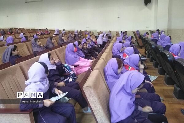 آموزش مهارت‌های تشکیلاتی به دانش‌آموزان دبستان دخترانه معارف6 ناحیه 3 شیراز