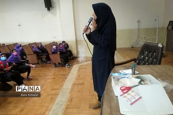 آموزش مهارت‌های تشکیلاتی به دانش‌آموزان دبستان دخترانه معارف6 ناحیه 3 شیراز