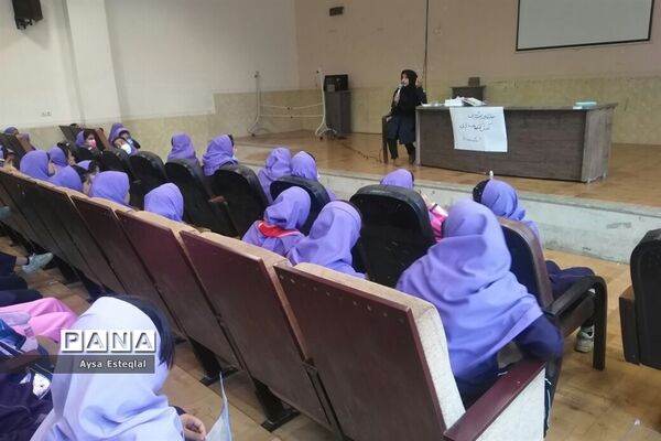 آموزش مهارت‌های تشکیلاتی به دانش‌آموزان دبستان دخترانه معارف6 ناحیه 3 شیراز
