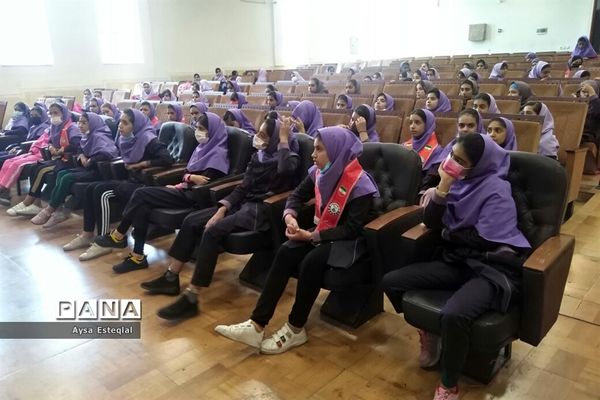 آموزش مهارت‌های تشکیلاتی به دانش‌آموزان دبستان دخترانه معارف6 ناحیه 3 شیراز