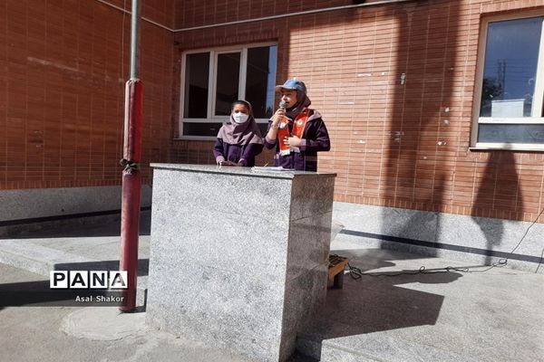 آموزش مهارت‌های تشکیلاتی به دانش‌آموزان دبستان دخترانه معارف6 ناحیه 3 شیراز