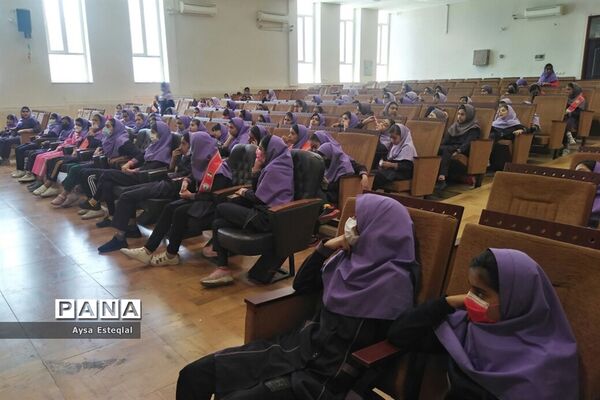آموزش مهارت‌های تشکیلاتی به دانش‌آموزان دبستان دخترانه معارف6 ناحیه 3 شیراز