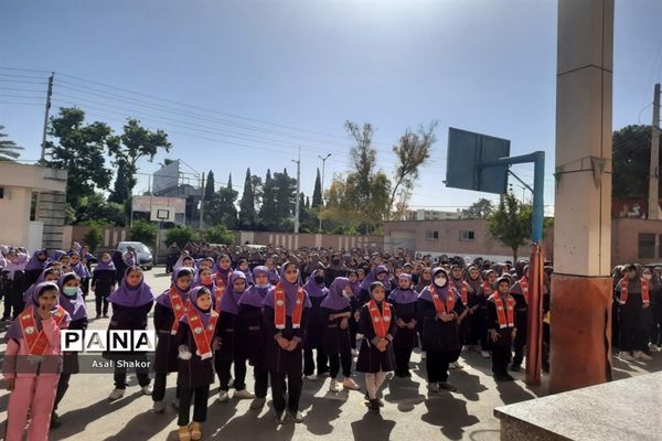 آموزش مهارت‌های تشکیلاتی به دانش‌آموزان دبستان دخترانه معارف6 ناحیه 3 شیراز