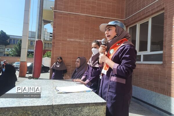 آموزش مهارت‌های تشکیلاتی به دانش‌آموزان دبستان دخترانه معارف6 ناحیه 3 شیراز