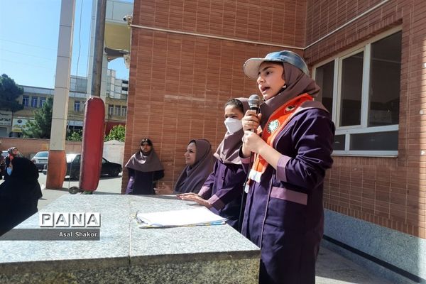 آموزش مهارت‌های تشکیلاتی به دانش‌آموزان دبستان دخترانه معارف6 ناحیه 3 شیراز