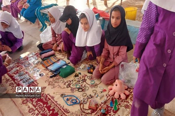 برپایی نمایشگاه دست‌سازها و تولیدات محلی دانش‌آموزان دبستان حضرت رقیه(س)  ناحیه یک یزد