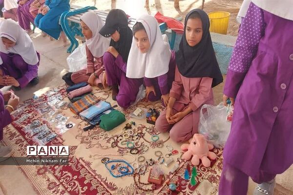 برپایی نمایشگاه دست‌سازها و تولیدات محلی دانش‌آموزان دبستان حضرت رقیه(س)  ناحیه یک یزد