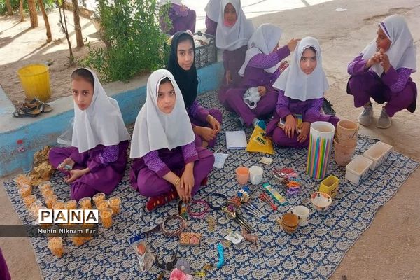 برپایی نمایشگاه دست‌سازها و تولیدات محلی دانش‌آموزان دبستان حضرت رقیه(س)  ناحیه یک یزد