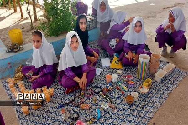 برپایی نمایشگاه دست‌سازها و تولیدات محلی دانش‌آموزان دبستان حضرت رقیه(س)  ناحیه یک یزد