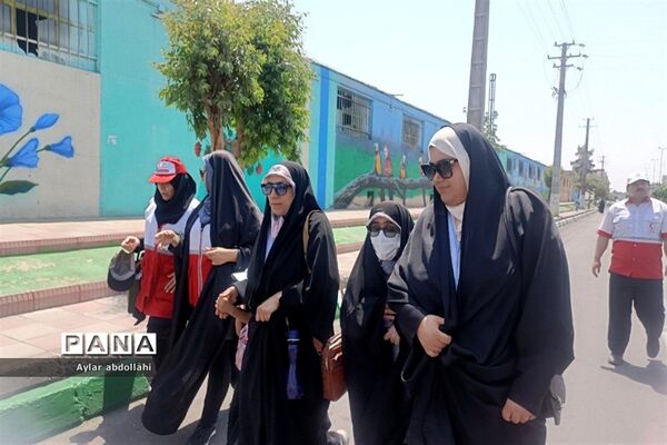 پیاده‌روی اعضای جمعیت هلال احمر در شهرستان قرچک