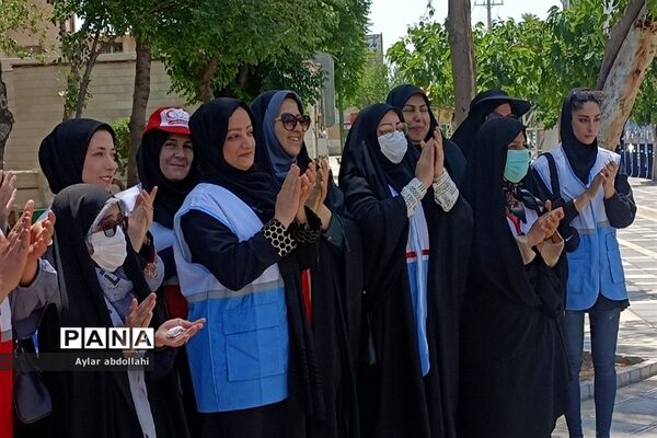 برپایی چادرهای سلامت توسط اعضای جمعیت هلال احمر شهرستان قرچک