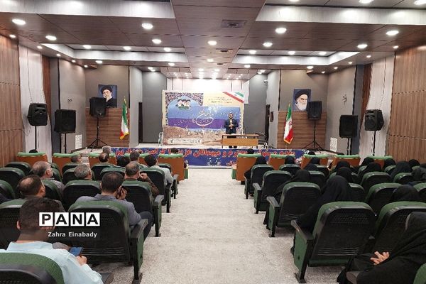 آیین تجلیل از فعالان اردوهای راهیان نور دانش‌آموزی شهرستان ملارد