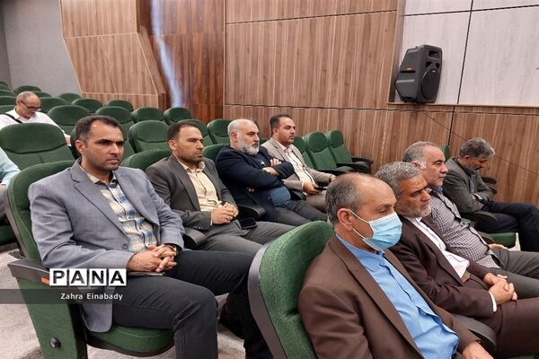 آیین تجلیل از فعالان اردوهای راهیان نور دانش‌آموزی شهرستان ملارد