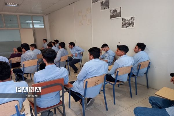 برگزاری دوره هلال احمر در دبیرستان فرهنگ عرفان منطقه ۱۳
