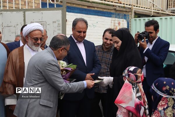 آیین کلنگ‌زنی مدرسه انقلاب اسلامی تبریز با حضور معاون سرپرست آموزش پرورش