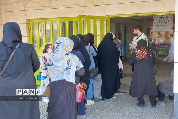 ارائه خدمات پزشکی جهادی در دبستان دلاوران و شقایق‌های صفادشت