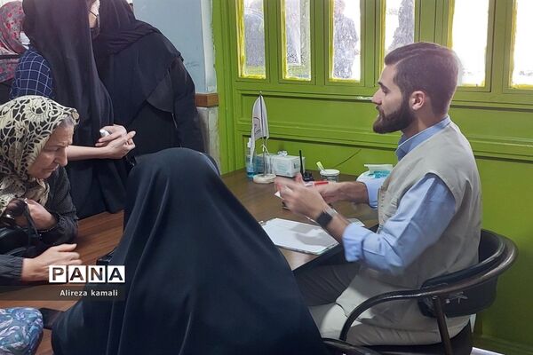 ارائه خدمات پزشکی جهادی در دبستان دلاوران و شقایق‌های صفادشت