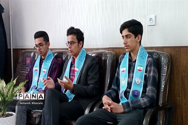 دیدار دانش‌آموزان عضو سازمان دانش‌آموزی و مربیان با مدیر سازمان دانش‌آموزی خراسان رضوی