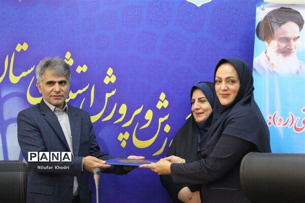 تجلیل از معلمان و مدیران نمونه آموزش و پرورش استثنایی استان بوشهر