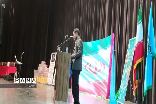 تقدیر از معلمان نمونه منطقه ۱۵