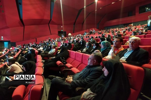 تقدیر از معلمان نمونه منطقه ۱۵