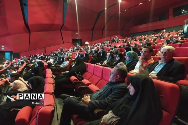 تقدیر از معلمان نمونه منطقه ۱۵