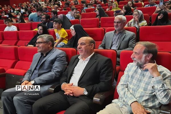 تقدیر از معلمان نمونه منطقه ۱۵