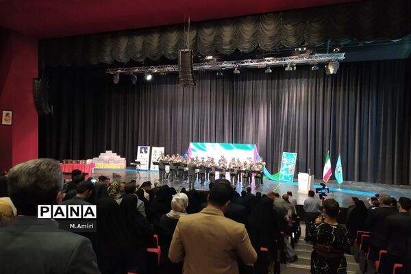 تقدیر از معلمان نمونه منطقه ۱۵