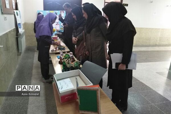 برگزاری نمایشگاه طرح جابربن حیان در دبستان معارف 6 ناحیه 3 شیراز