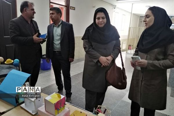 برگزاری نمایشگاه طرح جابربن حیان در دبستان معارف 6 ناحیه 3 شیراز