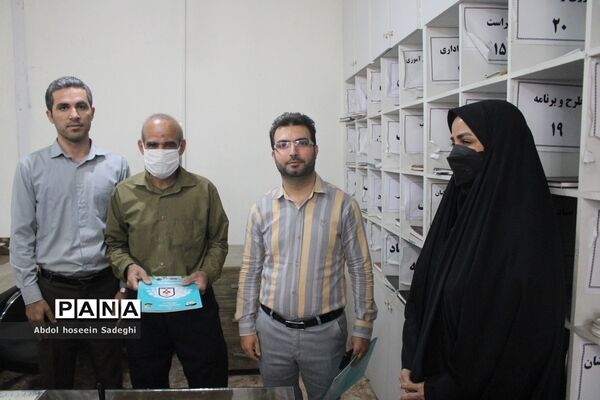 تجلیل از رئیس و کارکنان دبیرخانه اداره‌کل آموزش و پرورش استان بوشهر