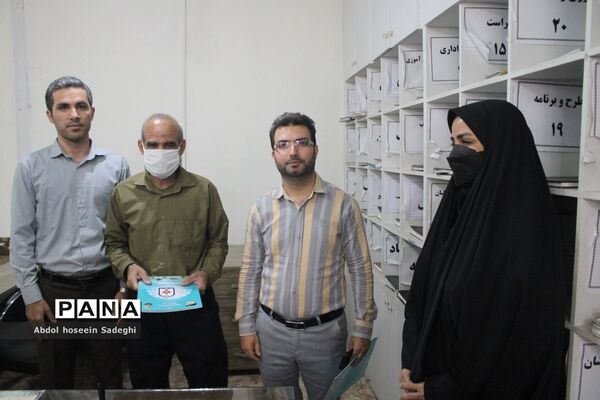 تجلیل از رئیس و کارکنان دبیرخانه اداره‌کل آموزش و پرورش استان بوشهر