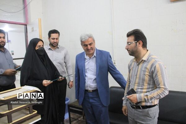 تجلیل از رئیس و کارکنان دبیرخانه اداره‌کل آموزش و پرورش استان بوشهر