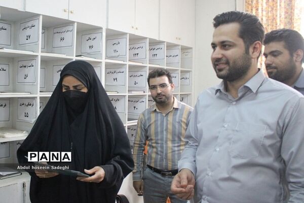 تجلیل از رئیس و کارکنان دبیرخانه اداره‌کل آموزش و پرورش استان بوشهر