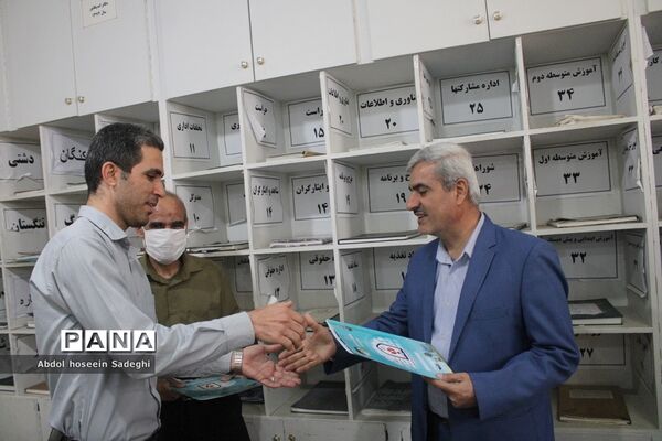 تجلیل از رئیس و کارکنان دبیرخانه اداره‌کل آموزش و پرورش استان بوشهر