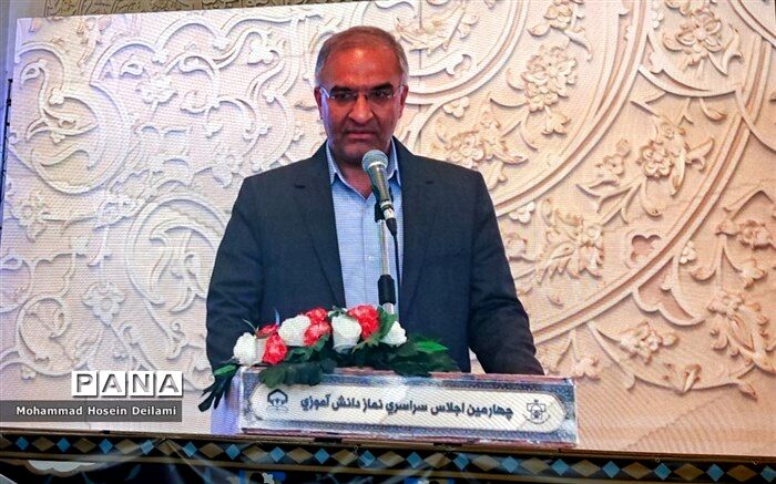 تقویت هویت دانش‌آموزان ضروری است