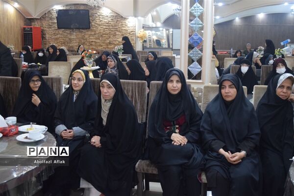 همایش بزرگداشت معلم برگزیده منطقه ۱۴
