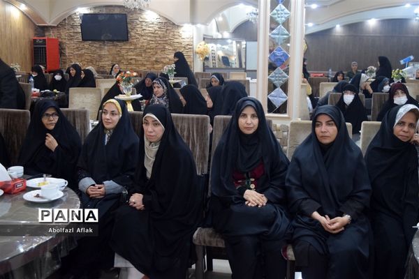 همایش بزرگداشت معلم برگزیده منطقه ۱۴