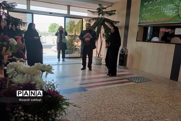 تقدیر از کارکنان آموزش و پرورش به مناسب سالگرد تاسیس سازمان دانش‌آموزی