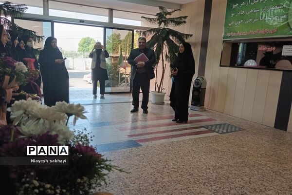 تقدیر از کارکنان آموزش و پرورش به مناسب سالگرد تاسیس سازمان دانش‌آموزی
